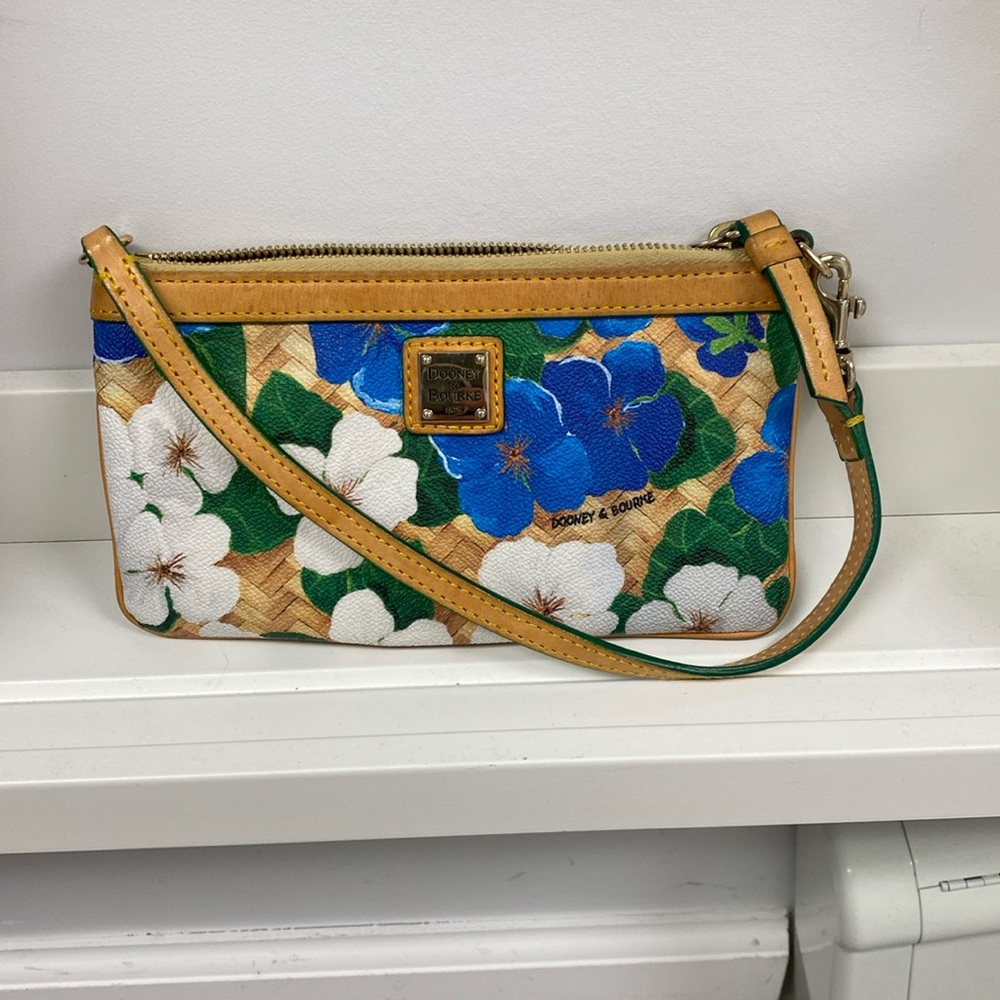 Dooney & Bourke bag wristlet - Picture 1 of 2
